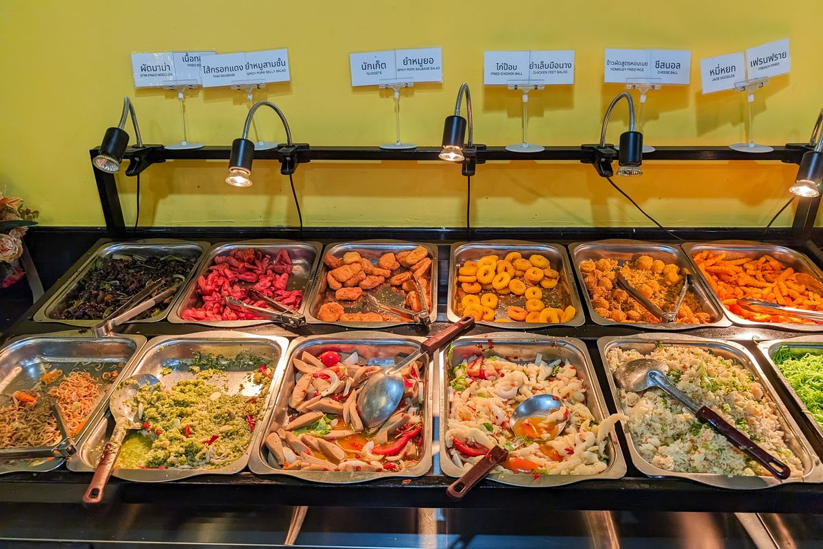 Quán buffet hải sản Sài Gòn với quầy món đa dạng