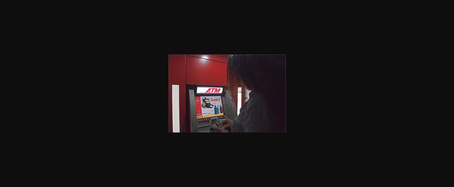Rút tiền ATM ngân hàng quản lý tài chính cá nhân
