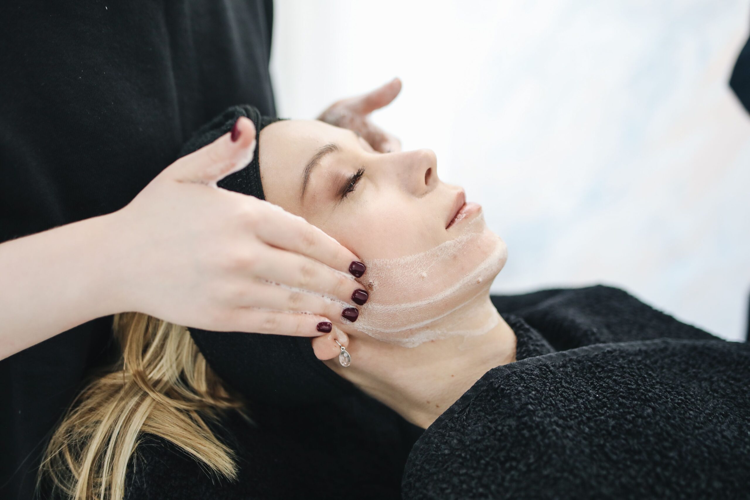 Dịch vụ chăm sóc da mặt tại salon chuyên nghiệp
