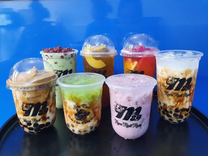 Ly sữa tươi trân châu đường đen M89 Quận 10 với lớp đường mía cốt dừa, trân châu lá dứa và topping thêm như flan, pudding, kem cheese; đồ uống chất lượng, giá sinh viên.

