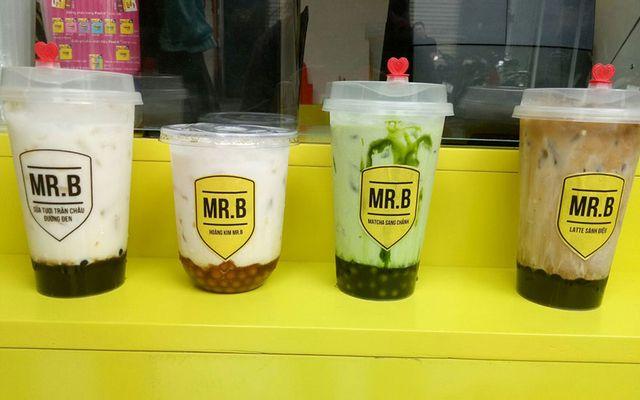 Ly sữa tươi trân châu đường đen Mr.B với trân châu nấu 2 lần, đường đen Hàn Quốc, sữa tươi nguyên chất; đóng gói đẹp mắt, giao hàng toàn TP.HCM – phù hợp học sinh, sinh viên.