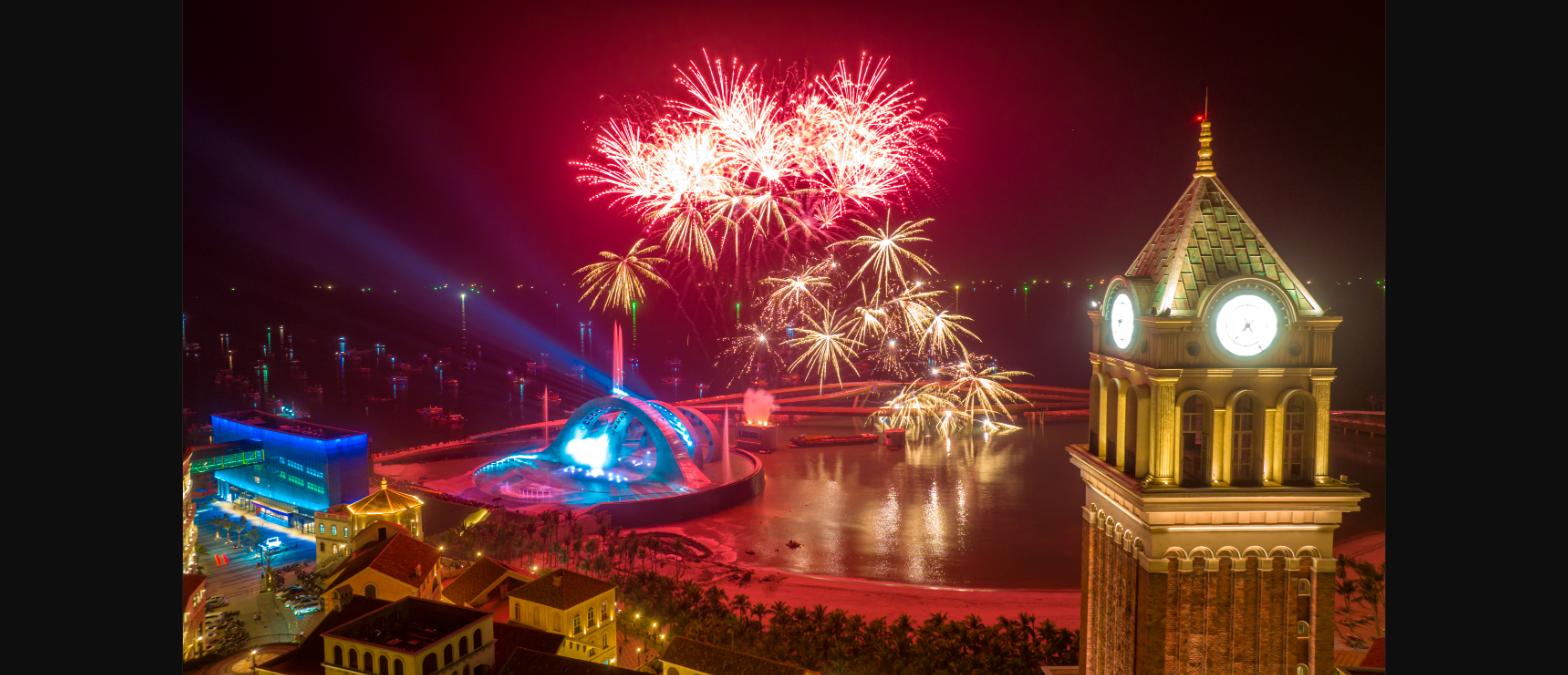 Sunset Town Phú Quốc về đêm rực rỡ pháo hoa