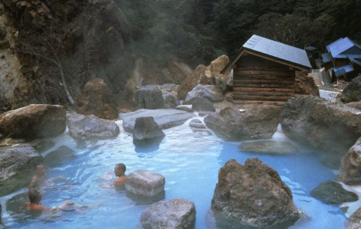 Suối nước nóng
