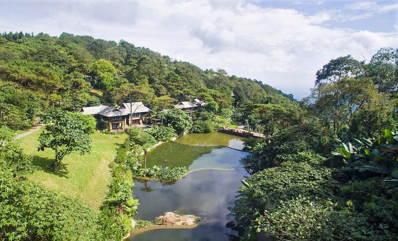 Điểm du lịch Ba Vì nổi tiếng với hệ sinh thái rừng đa dạng và cảnh sắc thiên nhiên hùng vĩ.
