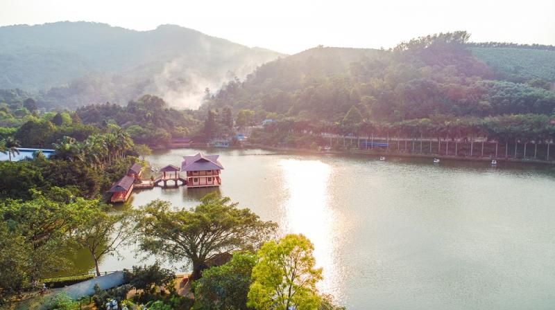 Thắng cảnh đẹp ở Ba Vì, Ao Vua là nơi vui chơi giải trí lý tưởng cho gia đình và trẻ nhỏ.