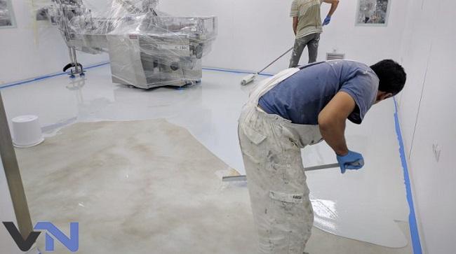 Thi công sơn Epoxy nhà xưởng do QC Việt Nhật thi công, sử dụng sơn tự san phẳng chất lượng cao, đảm bảo độ bền và tính thẩm mỹ trong sản xuất công nghiệp.