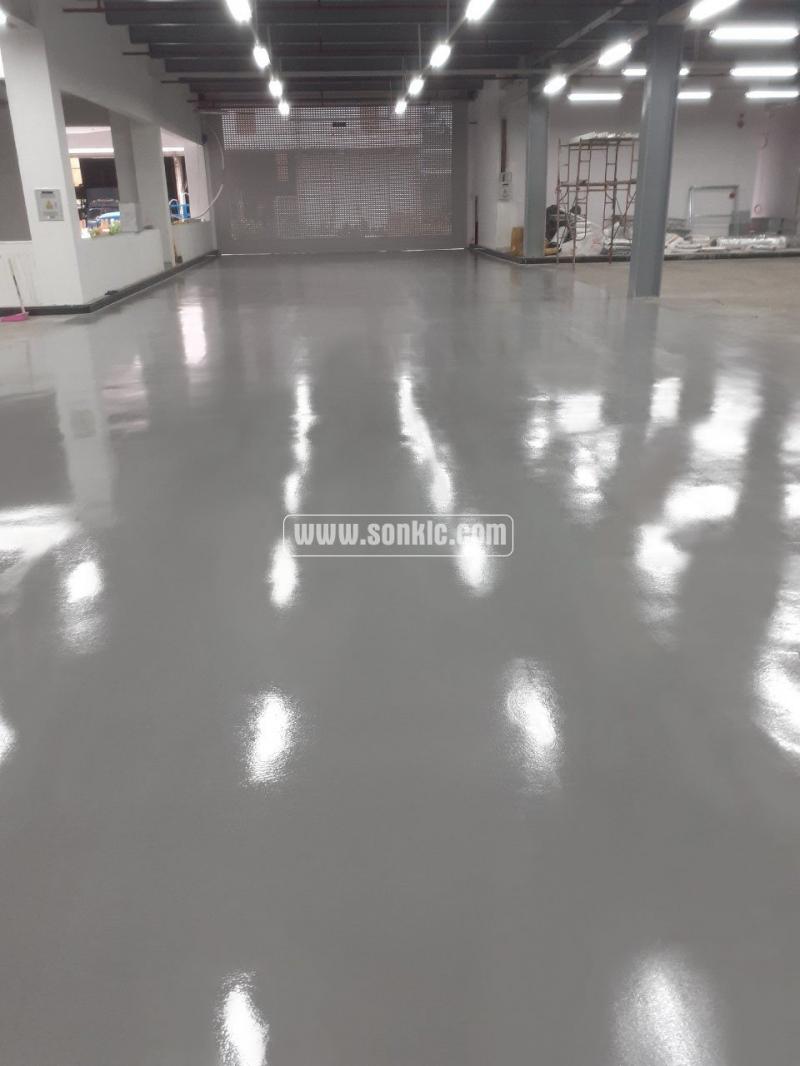 Công trình thi công sơn Epoxy lăn hoàn thiện bởi Kim Loan, phù hợp cho nhà kho, bãi đỗ xe và văn phòng cần làm mới sàn nhanh, sạch, chi phí hợp lý.