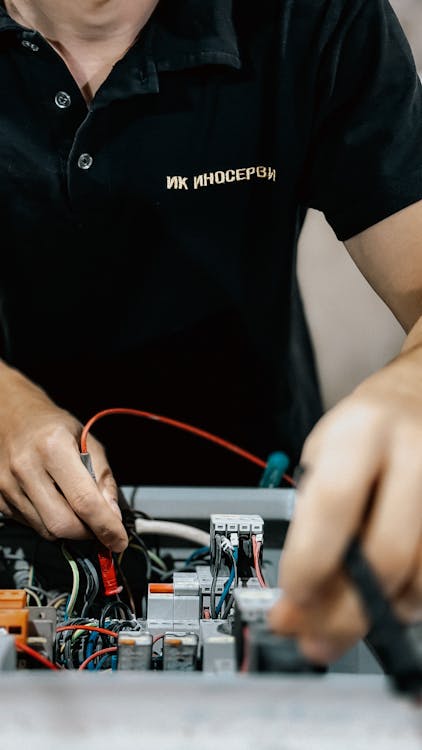 dịch vụ sửa chữa điện tại nhà TPHCM - kiểm tra bảng điện