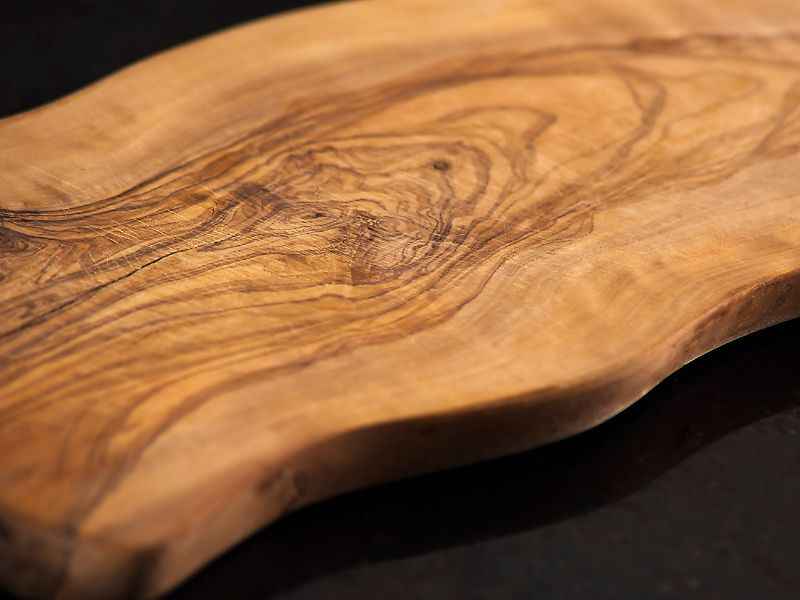 Cận cảnh vân gỗ thớt gỗ nghiến và thớt nhựa