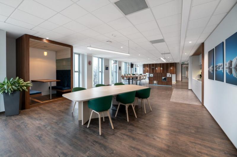Hình ảnh văn phòng hiện đại của Office Saigon – đơn vị tiên phong trong lĩnh vực thuê văn phòng tại TP.HCM với dịch vụ tư vấn, hỗ trợ pháp lý và đàm phán giá