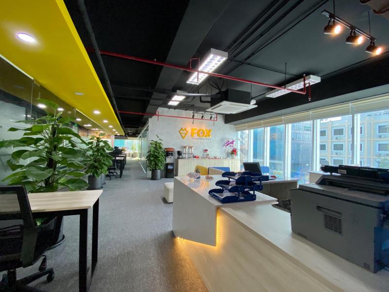 Không gian hiện đại tại FOX Serviced Office – thương hiệu uy tín trong lĩnh vực thuê văn phòng linh hoạt, từ ngắn hạn đến dài hạn, với vị trí đắc địa và dịch vụ trọn gói