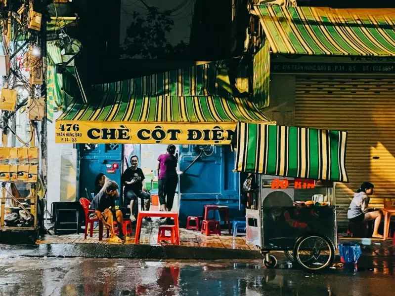 Tiệm chè lâu đời Sài Gòn Chè Cột Điện Quận 5.