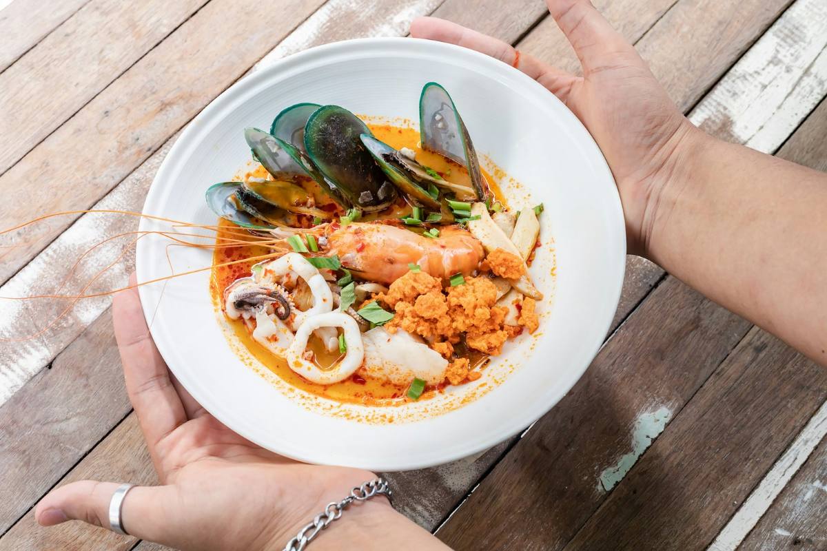 Tô tom yum hải sản kiểu Thái