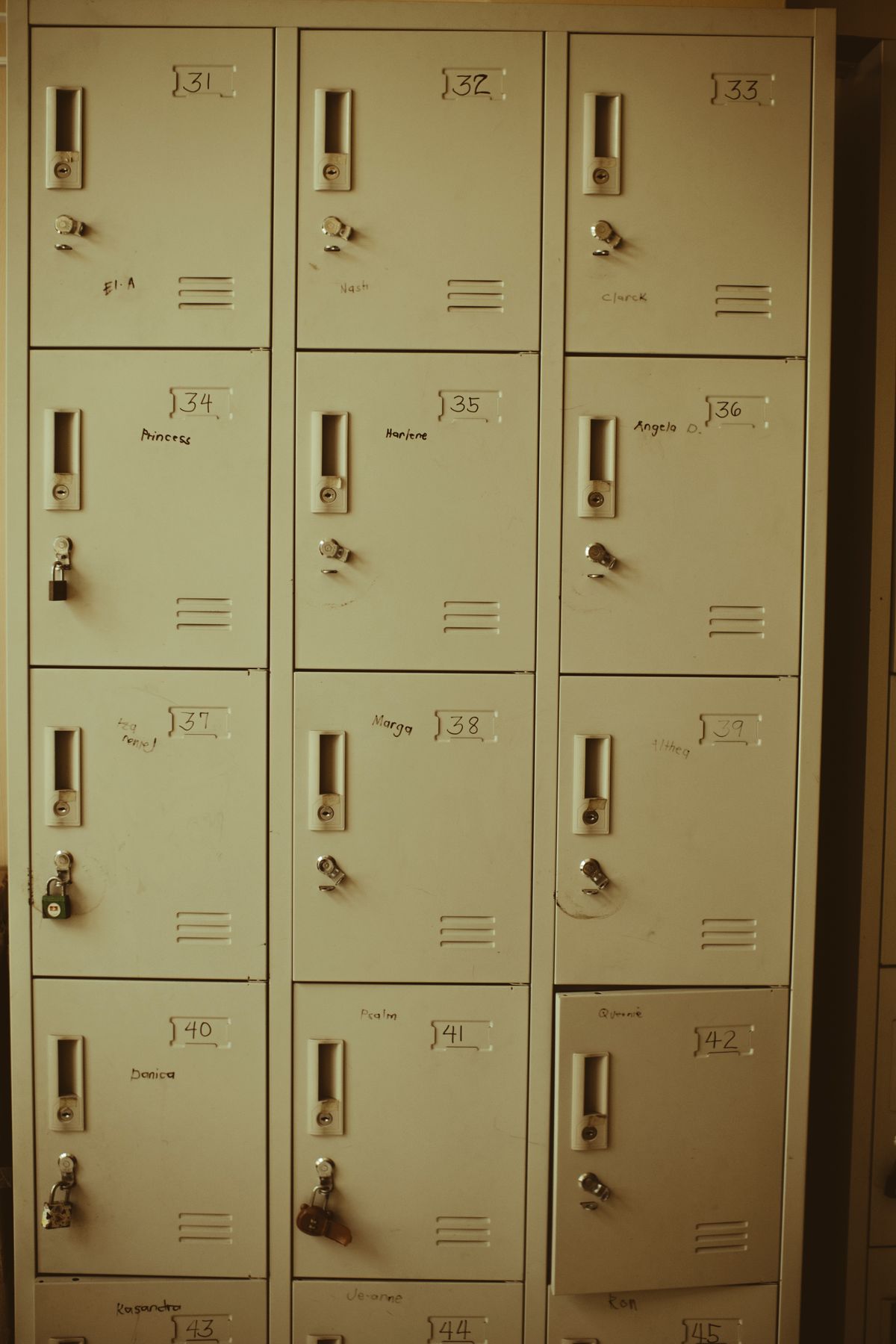 Tủ gửi đồ thông minh nhiều ngăn của dịch vụ gửi đồ locker tự động
