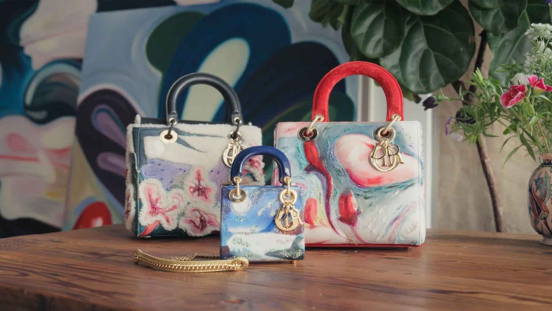 Bộ sưu tập túi hiệu dành cho phái nữ Lady Dior họa tiết.