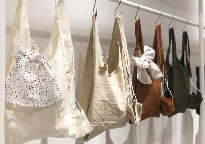 Túi vải tote À Petit phong cách Pháp hiện đại chất liệu vải cao cấp may tỉ mỉ đa dạng kiểu dáng từ tote mini đến tote khổ lớn