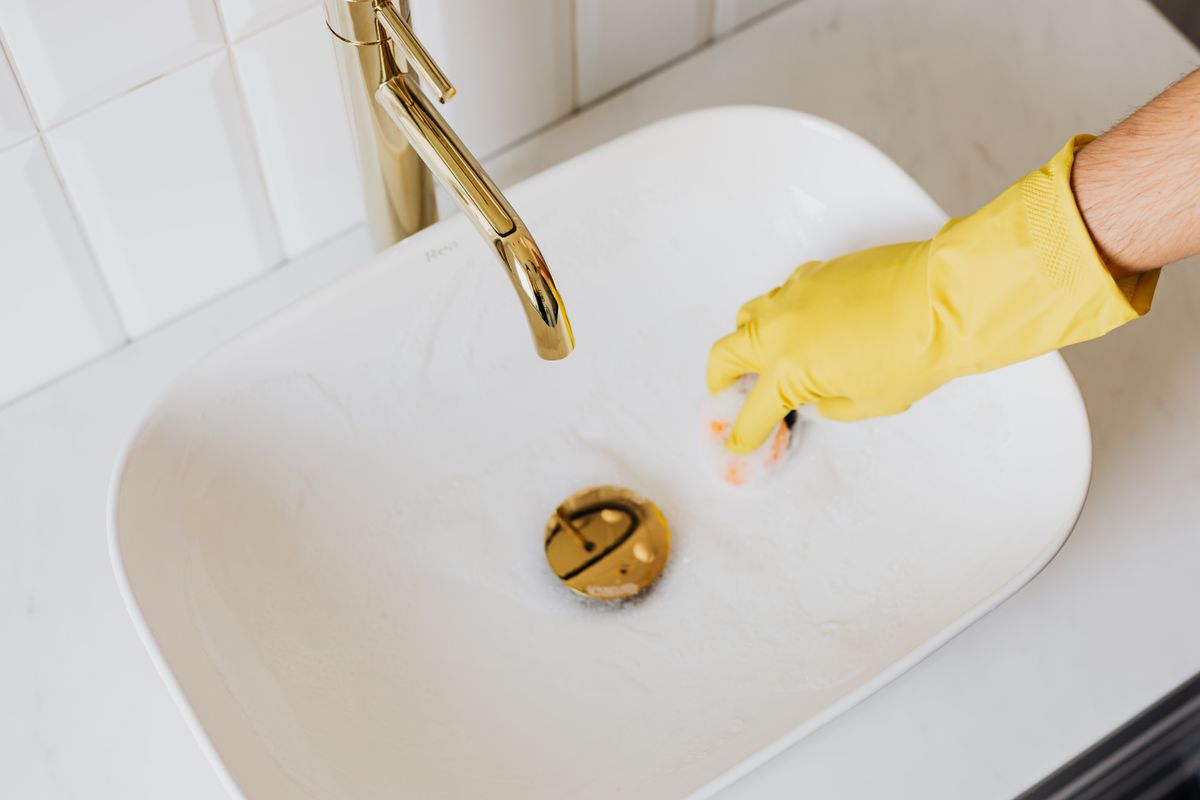 Vòi inox sáng bóng sau khi tẩy cặn canxi