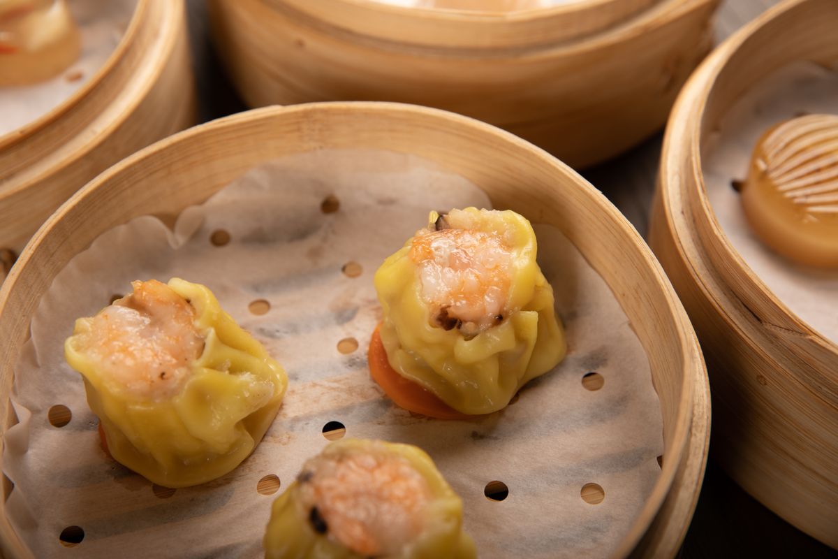 Xíu mại trong xửng tre tại quán dimsum ngon TPHCM